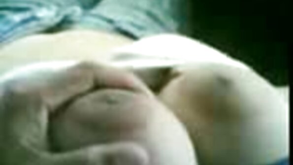 Om du har en babyoljefetisch, kolla in den här kinky videon av Shyla Jennings täckt från topp till tå i babyolja! Några fina skott av babyolja som sprutades över hennes strama kropp.