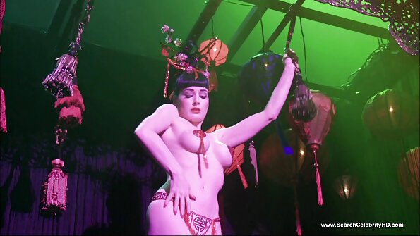 Hands on Hardcore: Beauty Madlin får sin anus masserad