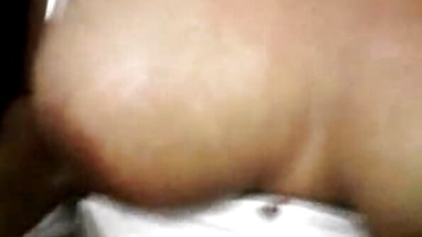 Röd babe spelar smutsiga spel med mig, och jag knullar henne i munnen efter att hon slickat mig mycket och suger min medlem, som ligger på mina knän och hänger i hennes hälben. Jag träffade henne i staden idag ...